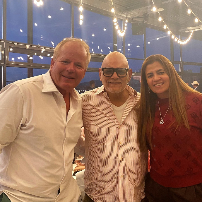 Les Monbaron avec E.P. Carrillo Les Monbaron avec E.P. Carrillo